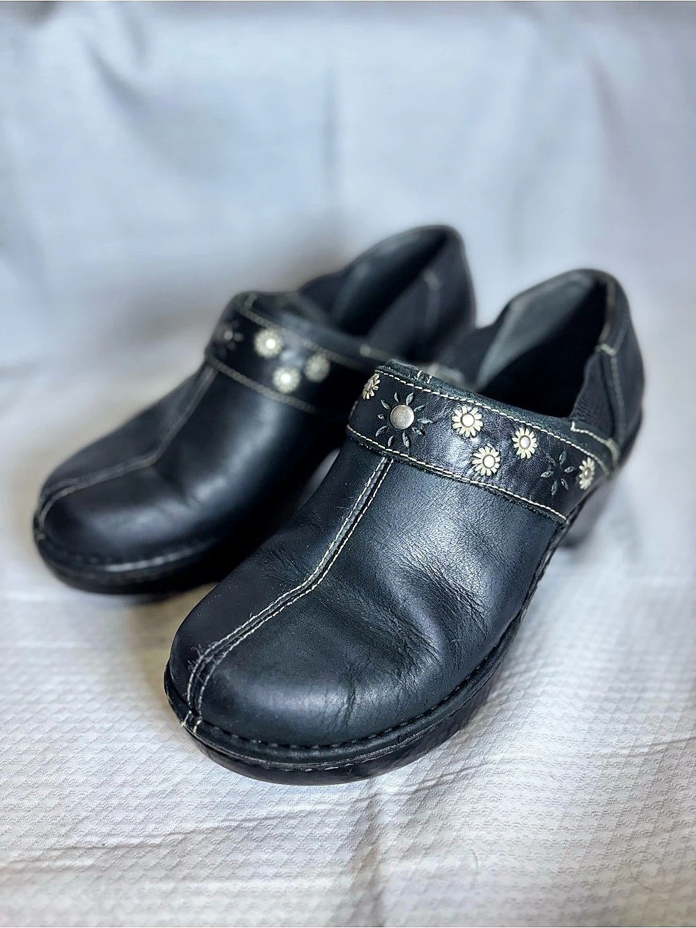 Ariat Womenās Black Leather Floral Silver Buckle Clog Mules US 7.5 B